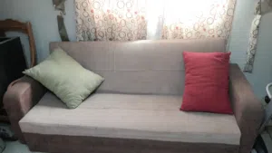 كنبة سرير بحالة جيدة