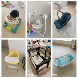 اغراض للطفل جديدة مكونة من 6 أشياء من سرير ومشاية ومرجوحة كهربائية وبانيو ومقعد للسيارة وكرسي للاكل