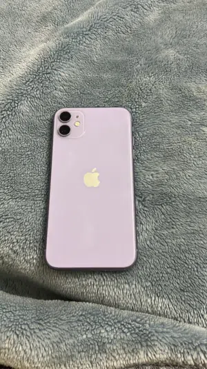 Apple iPhone 11 64 GB in Al Dakhiliya