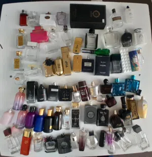 75 علبة عطور فارغة (أصلية وماركات) - للبيع ب 15 دينار