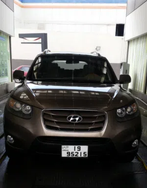 Used Hyundai Grand Santa Fe in Amman