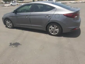 هيونداي النترا 2019 رمادي مستعملة نظيفة مرخصة بكامل المواصفات الأمريكية