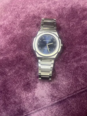 ساعة Nuun مستعمله بحالة الوكاليه  الساعه موجده بالاردن ويتم توصيلها لمنطقك