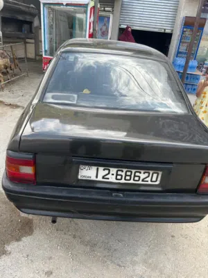 سيارة اوبل فيكترا بحالة ممتازة