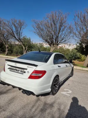 مرسيدس  c200  2009 بدي كت amg  بحالة ممتازة جدا  ترخيص جديد بيمه سنة