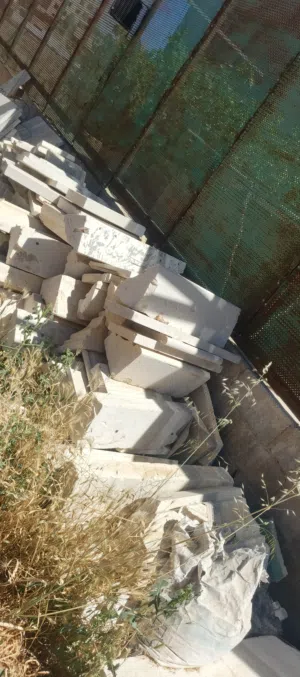 حجر ثقيل جداا طبيعي