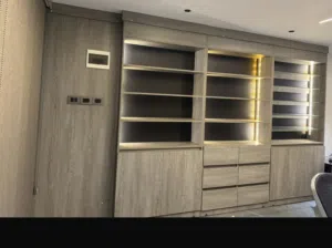 رفوف عرض شبه جديدة