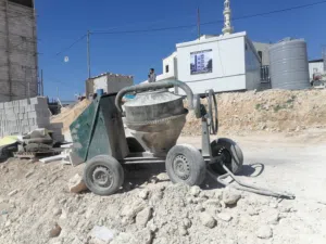 خلاطة باطون بحالة ممتازة كهرباء شغالة 100٪