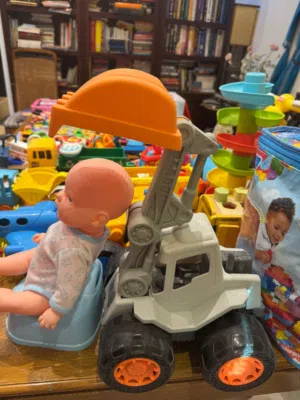 ألعاب اطفال مستعملة من ماركات معروفة  بحالة جيده جدا للبيع في الرياض