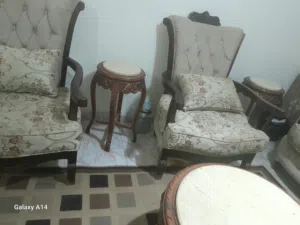 طقم كنب شبه جديد استخدام بسيط بحكم مش كثير متواجد بالبيت طبربور