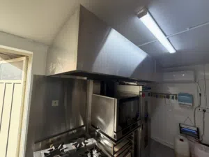 Chimney and exhaust fan for restaurant