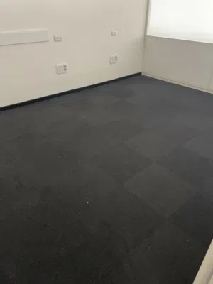 سجاد مكاتب مستعمل بحالة جيدة جدا