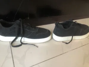 Black classic shoes for cheap price not very used