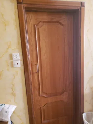 يوجد لدينا ابواب خشب اسباني جديد