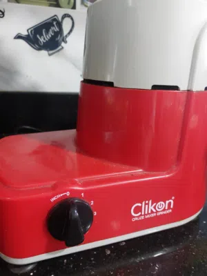 خلاط شبه جديد مكون من أربع قطع