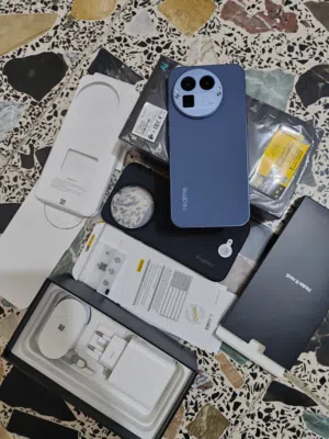 ريلمي gt 8 pro لون ازرق نسخة عالمية ذاكرة 512 شرط الملحقات والكفر ممستخدمة حال الوكالة للبيع السعر