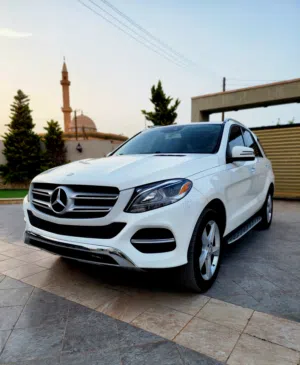 مرسيدس gle 350 موديل 2017  اللون ابيض
