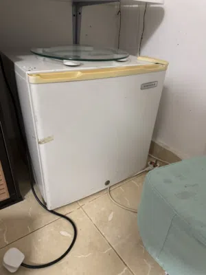 ثلاجة صغيره ممتازه