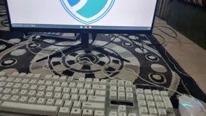 28" Other monitors for sale  in Abu Dhabi