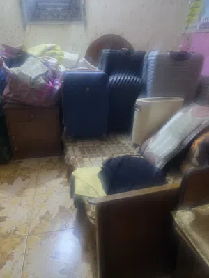 غرفة نوم خشب صاج الغرفة كاملة مابيها خلل فقط باب سرير بي كسر بسيط