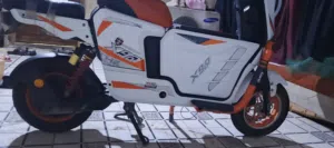 دراجه شحن X900 مستعمل للبيع بطاريات نضيفات زنون شاشتها لعينه  مرايات موجود لكفرات جدد نضيفات