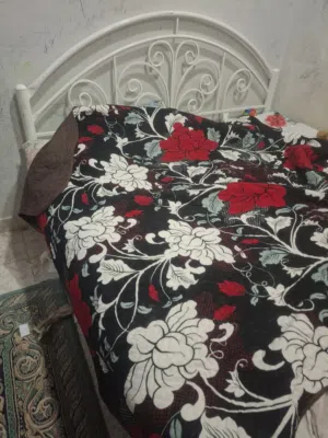 سرير حديد متين 2متر ف 2 متر بالمرتبة بتاعته  ومه تسريحه
