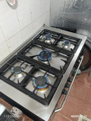 بوتاجاز بحاله ممتازه 5شعله مقاس كبير 1م*60سم إشعال يدوى موجود بحولي ش قتيبه مطلوب 60ديناروحياكم الله