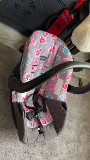 كرسي اطفال نظيف ماركة evenflo