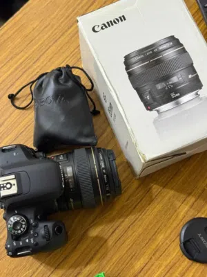 للبيع كاميرا Canon 800D بحالة ممتازة