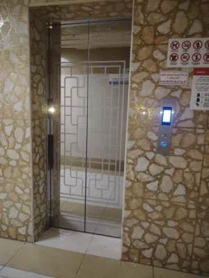 فيلا للبيع بها حوش وخمس غرف