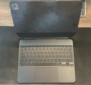 Apple Magic Keyboard iPad Pro 13-inch (Black) Arabic & English. No damage high quality