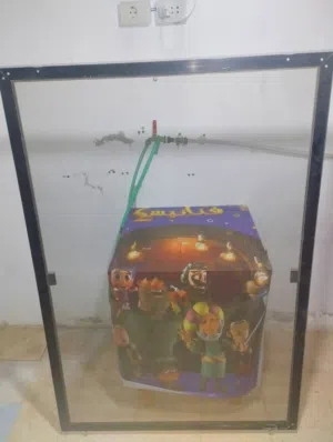 للبيع 5 شبك ألمنيوم أسود بحالة الوكالة مع واجهة خزانة بسعر حرق