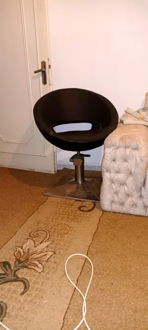 كرسي استخدام خفيف بحالة ممتازة