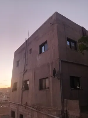 130 m2 3 Bedrooms Townhouse for Sale in Amman Al-Baida