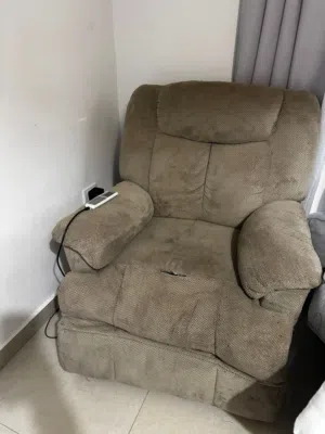 اثاث بيت بداعي السفر بحاله ممتازة
