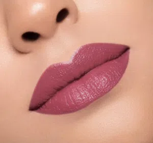 اقلام تحديد شفايف