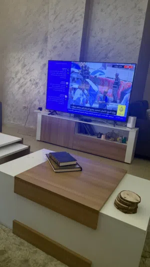 طقم طاولات  مع طاولة تلفزيون للبيع