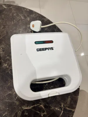 Waffle Maker - Geepas GWM676