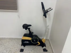 بسكليت. شبه جديد . مع شاشة  بسعر رخيص جداً