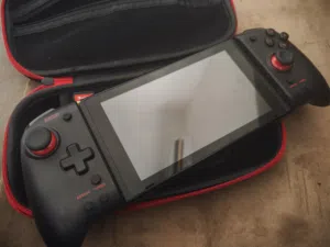 جهاز ننتيندو سويتش مع 3 العاب و ضراعات HORI