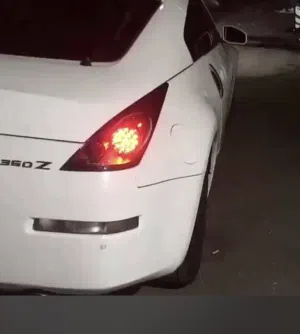 للبيع مصابيح نيسان زد 350 خلفي