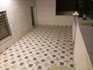 آخر شقتين طابق ارضي مساحه 171 م 70 الف بدل من 84 الف مقابل صاله الفيروز و بجانب محطه طبربور باص سريع