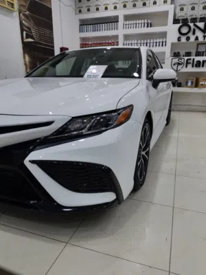 تويوتا كامري 2018 ف sedan نظيفة مرخصة مع تأمين وضمانات كاملة