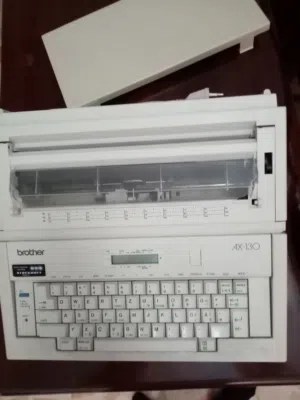 Brother AX‐130 Electronic Typewriter in very good condition.