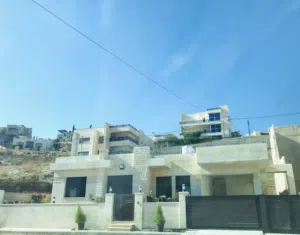 فيلا للبيع شارع الاردن اطلالة رائعة قرب مطعم ديوان زمان من المالك مباشرة