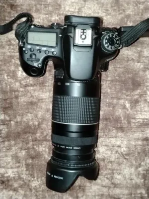 كاميرا كانون 70D بحالة الوكالة مع عدستين