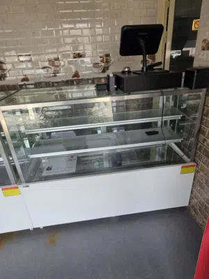 ثلاجة عرض كيك زجاجيه للكيك والحلويات عدد 2 ثلاجات