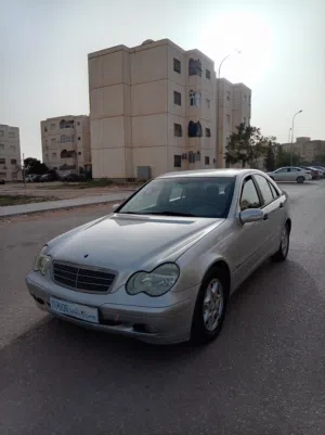 مرسيدس C200