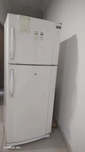 ثلاجة BASIC كبيرة