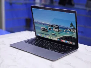 Apple Macbook Air Year 2020 Model A2337 M1 Processor 8gb Ram,250gb Ssd 13.3 Inch Display